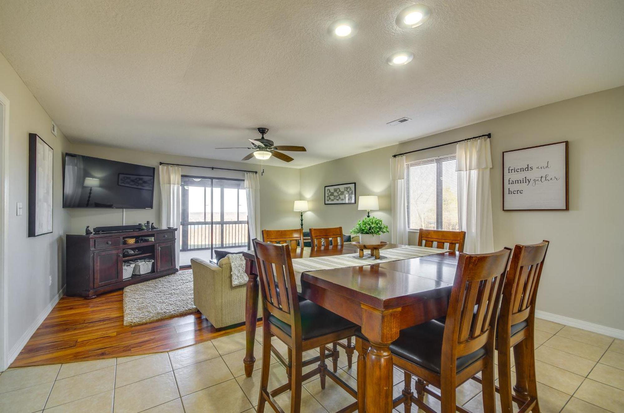 Ozarks Vacation Rental Condo With Lake View! Bagian luar foto