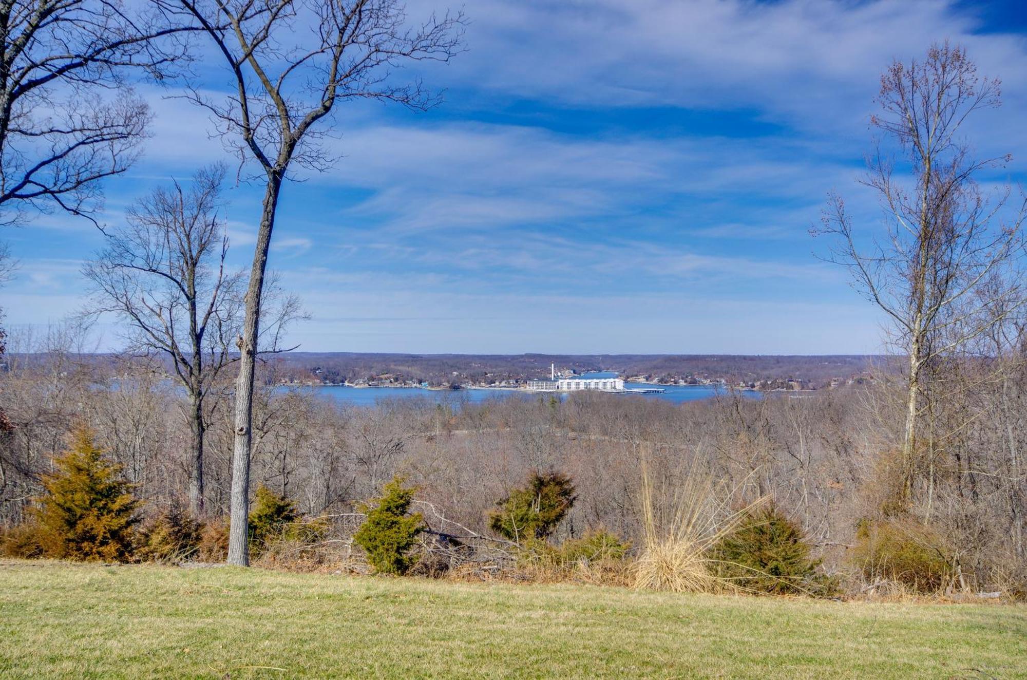 Ozarks Vacation Rental Condo With Lake View! Bagian luar foto